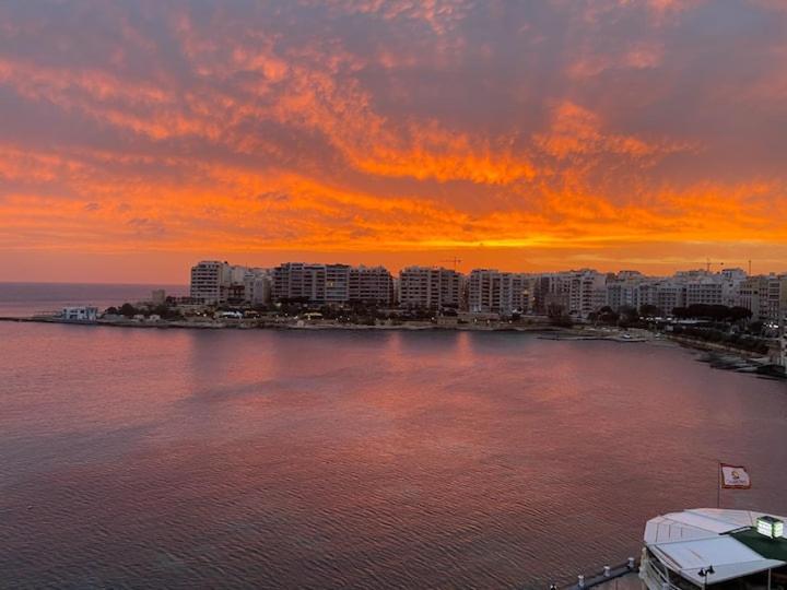 F2 - Lovely Two Bedrooms Flat Sea View, St Julians St. Julian's Exteriör bild